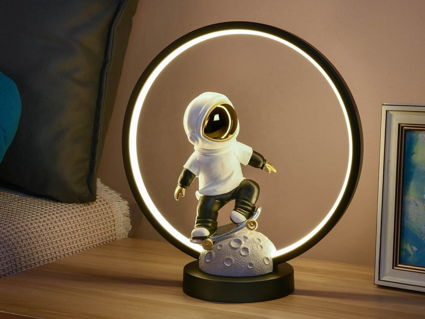 USB Astronaut Night Light – 3D Resin Space Man LED Table Lamp Home Decor (3pcs MOQ)