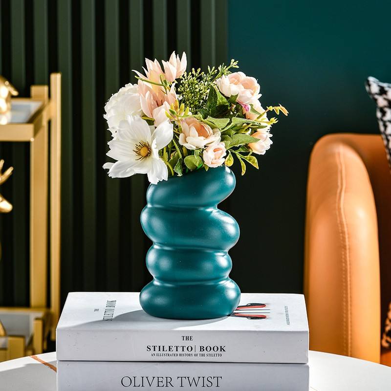 Nordic Style Plastic Spiral Vase – Creative Flower Arranging & Decorative Ornament
